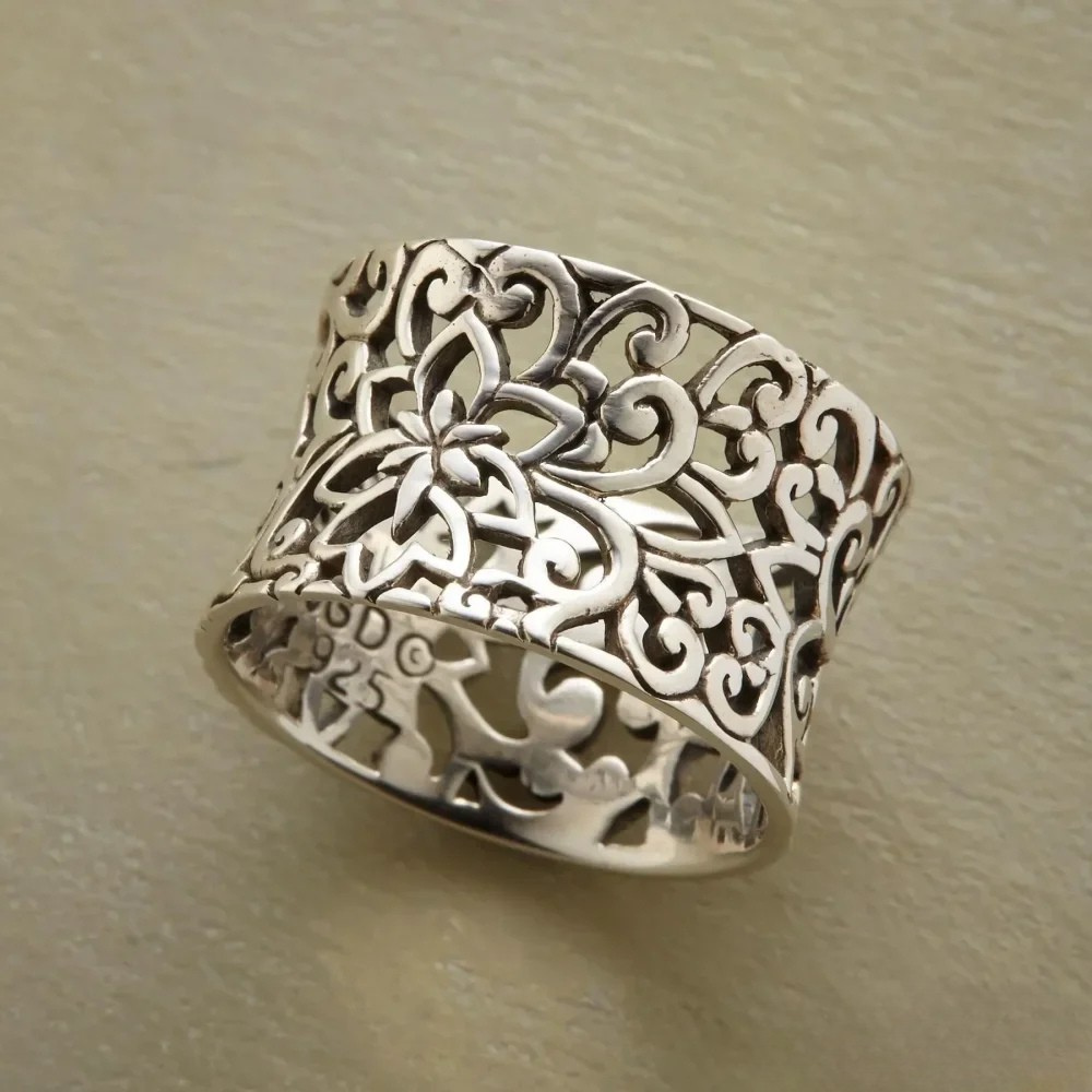 Antiker Hollow Ring