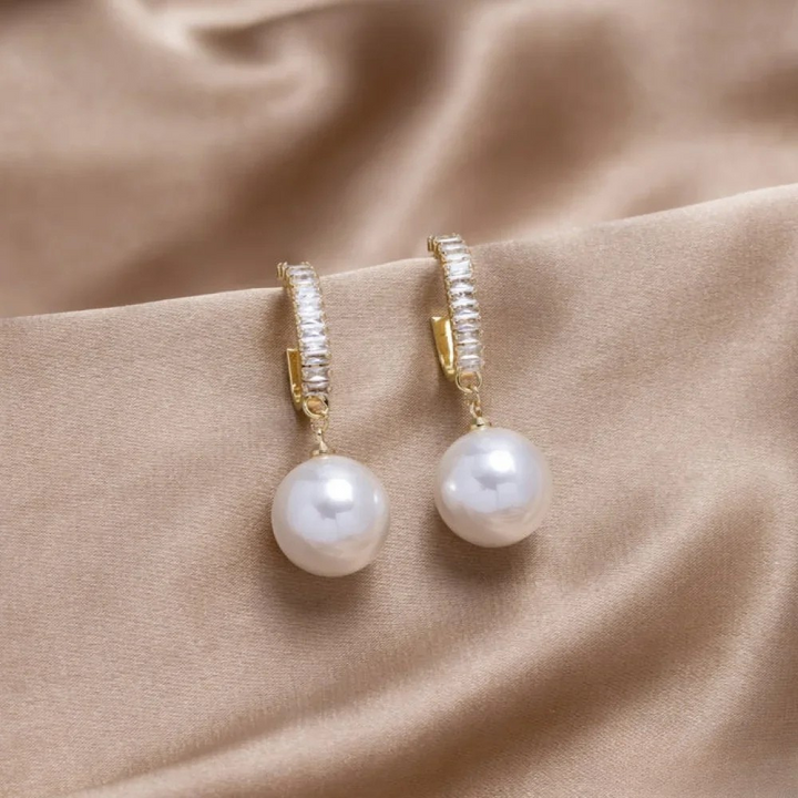 Elegante Ohrringe mit Perlen und Zirkonia