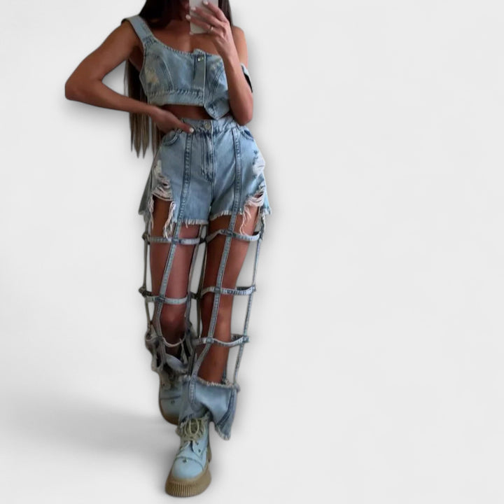 Gaia - Schickes hellblaues Denim-Crop-Top mit Trägerdetails und zerrissenen Shorts Set